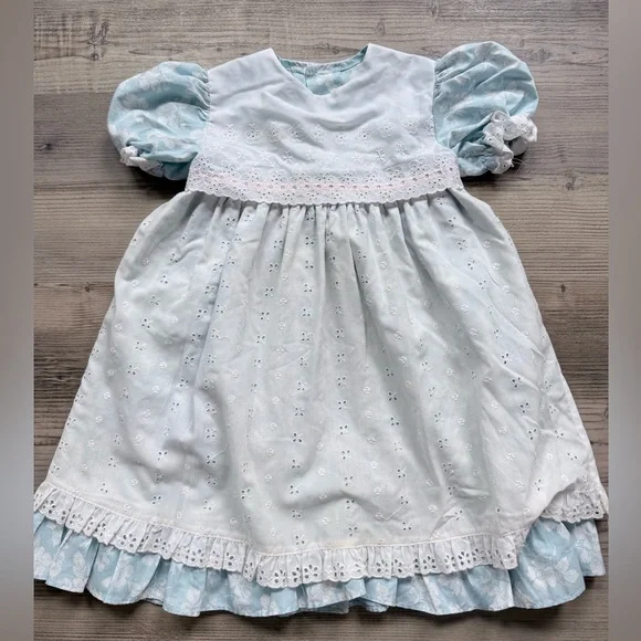 Vintage Girls Peaches And Cream 80’s Laced Blue Floral Smocked Dress Size 6 - Picture 1 of 5